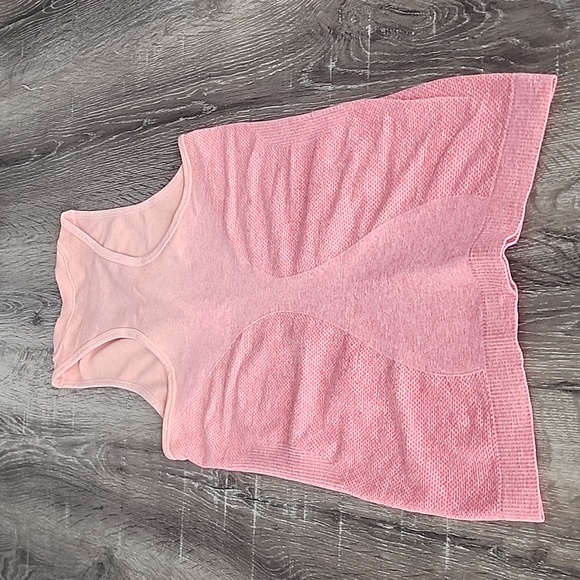 Gymshark Seamless Ombre Tank Top in Peach/Coral - Picture 8 of 8